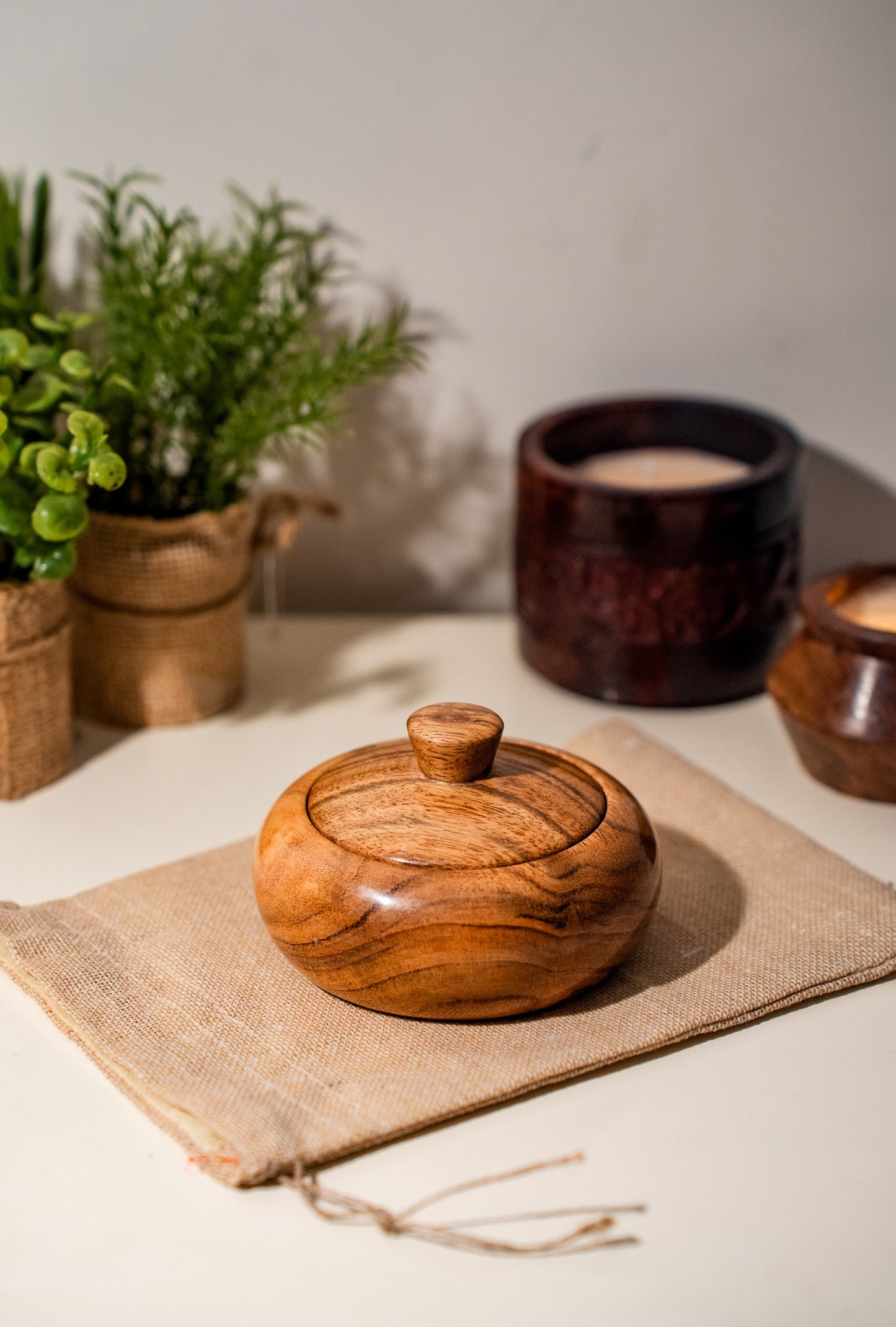 Soy Scented Wax Candle in Spherical Style - Acacia Wood - Crafiteria